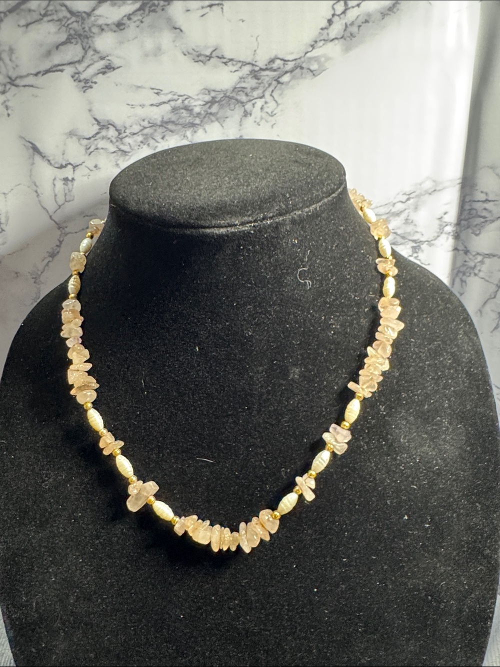 Vintage Source Unknown Beige Chip & Gold Bead Necklace - Women's Jewelry